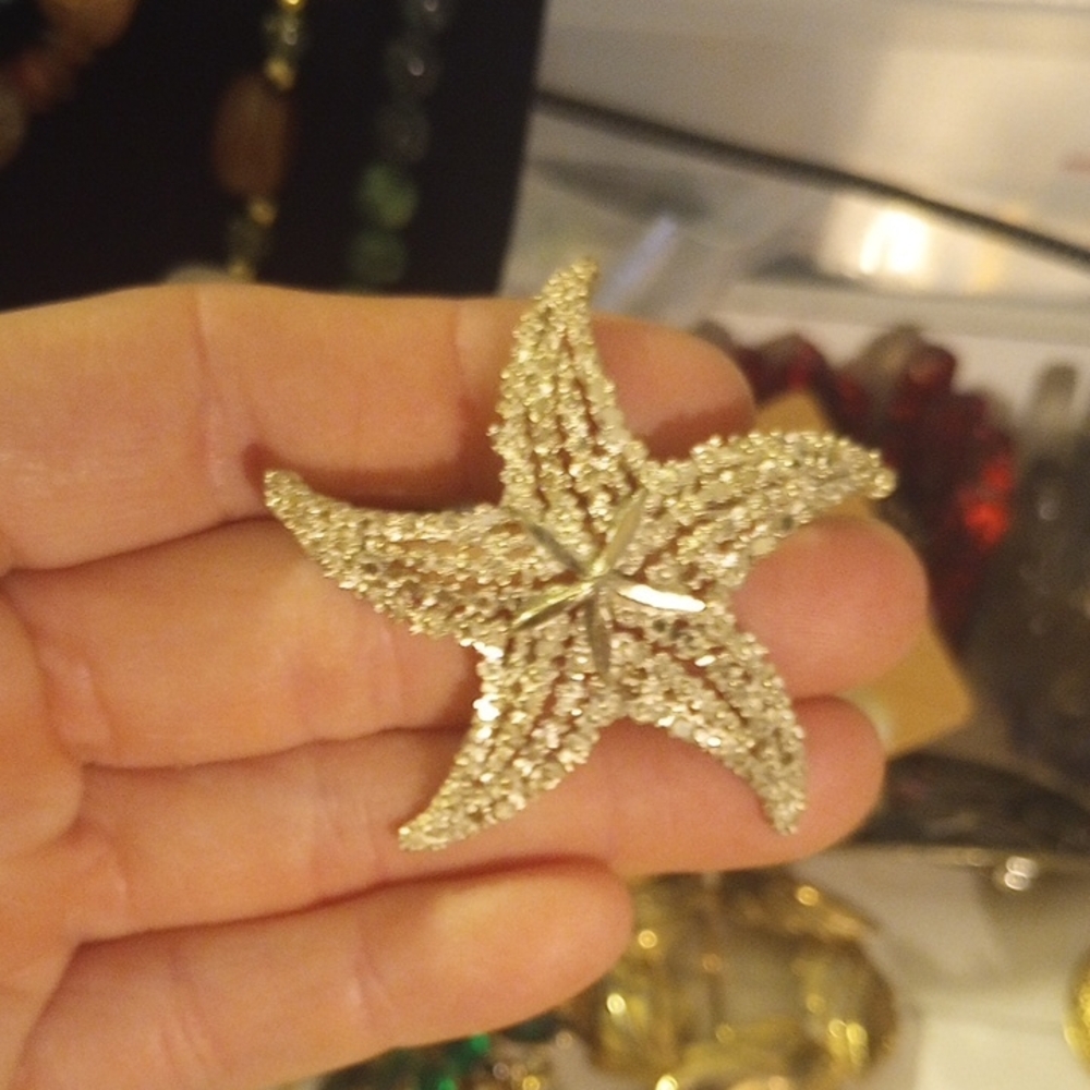 Silver Tone Starfish Brooch